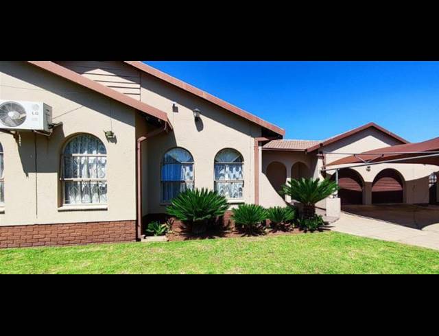 4 BEDROOM HOUSE FOR SALE IN FREEWAY PARK